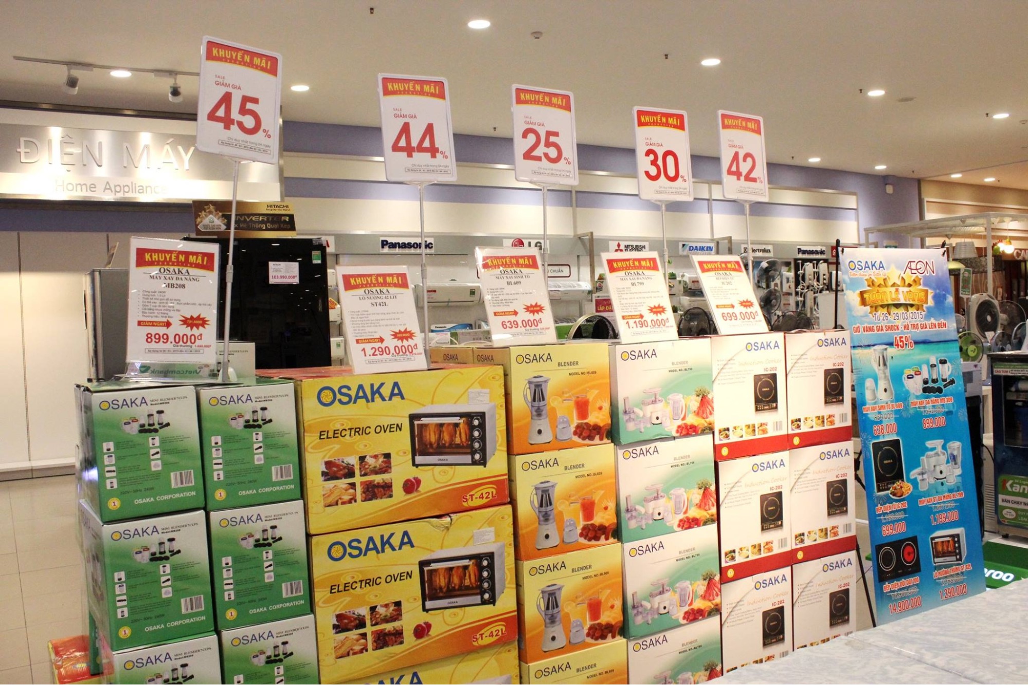 AEON Mall phân phối các sản phẩm từ các thương hiệu nổi tiếng như Philips, Tefal, Moulinex, Rowenta, Luminarc, Scanpan, và Sistema với những ưu đãi lên đến 50%