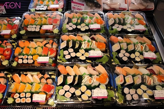 Các món ăn tươi ngon được bày bán tại quầy sushi luôn là tâm điểm của thực khách khi đến đây (Nguồn ảnh Internet)