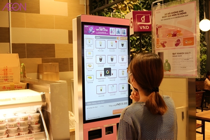 Khu AEON Cafe được bố trí thêm một máy order tự động nhằm tiết kiệm thời gian cho khách hàng (Nguồn ảnh Internet)