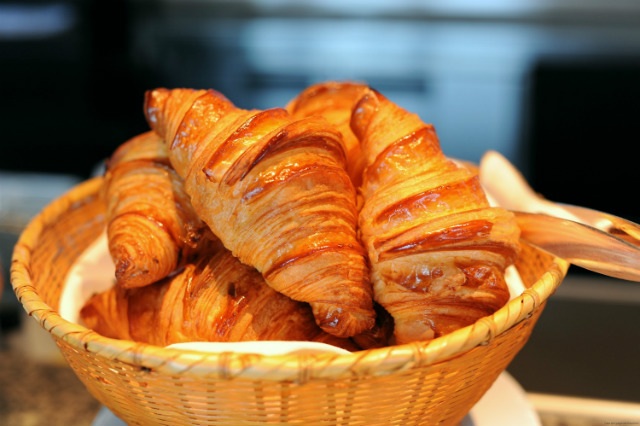 Bánh sừng bò - Croissant “best seller” khu vực Bakery AEON
