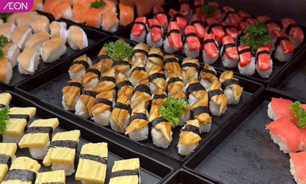 Những miếng sushi lươn thấm đẫm nước sốt có hương vị đậm đà, béo ngậy