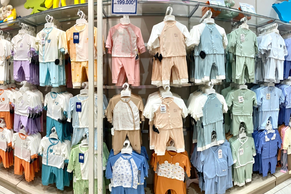 Quần áo cho trẻ sơ sinh tại AEON được sản xuất từ các nguyên liệu chất lượng, không gây kích ứng cho làn da của trẻ