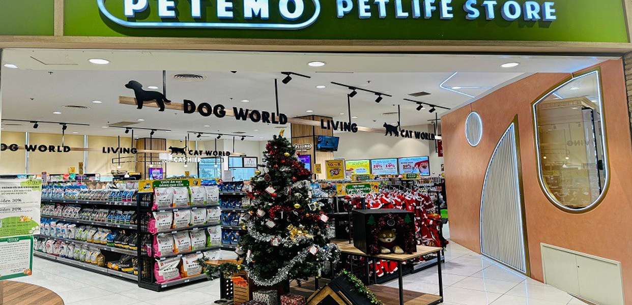 Thức ăn và các sản phẩm liên quan dành cho thú cưng cũng được bày bán tại siêu thị 